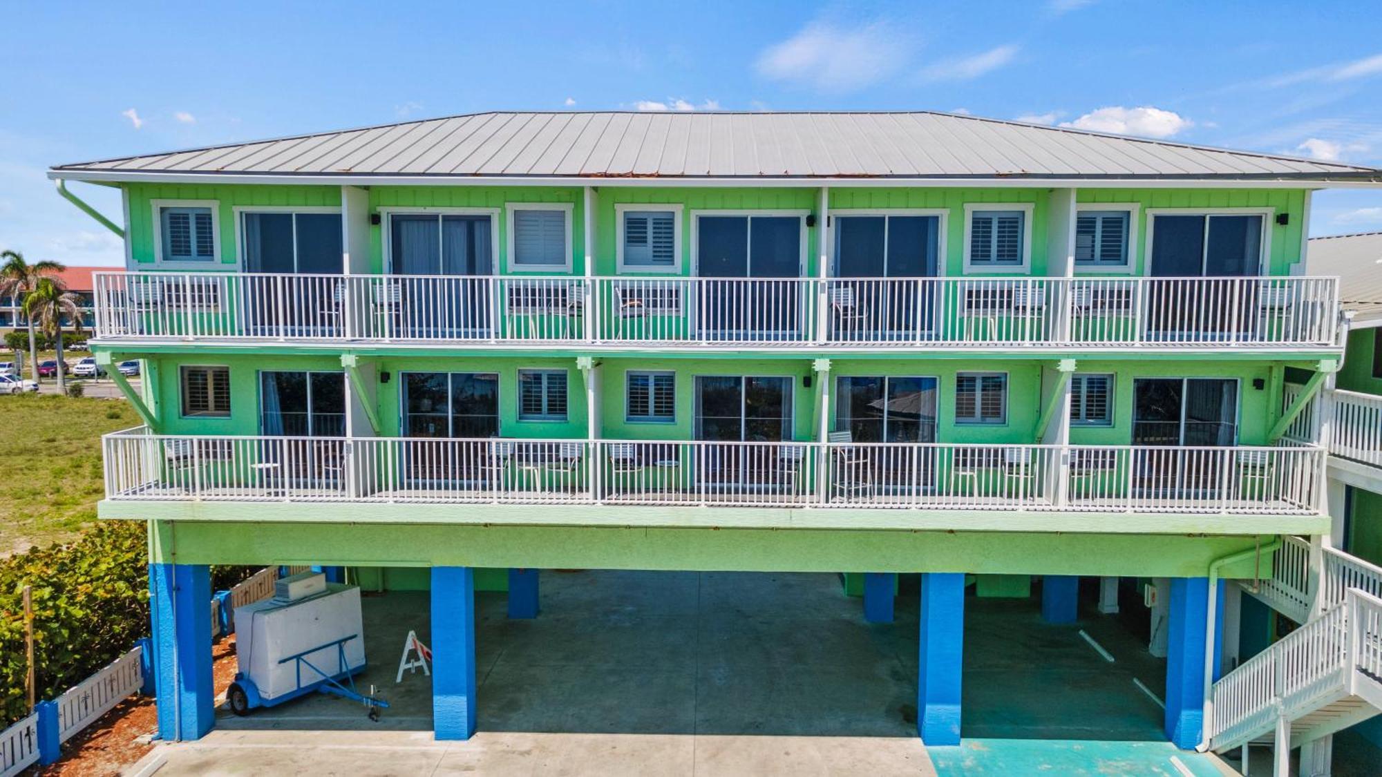 Ocean View Hotel Room With Balcony- King Bed #21 Fort Pierce Exterior photo