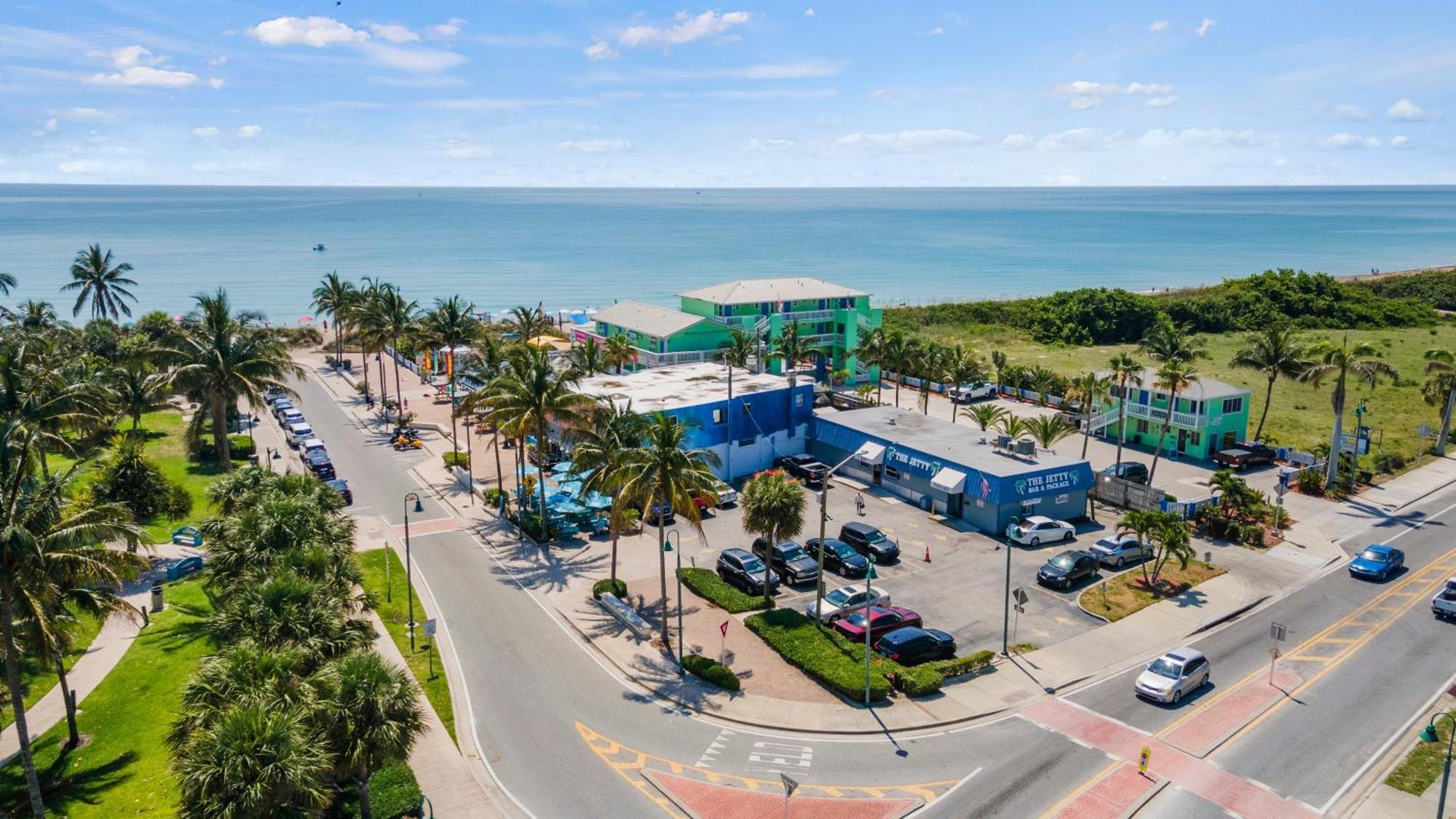 Ocean View Hotel Room With Balcony- King Bed #21 Fort Pierce Exterior photo