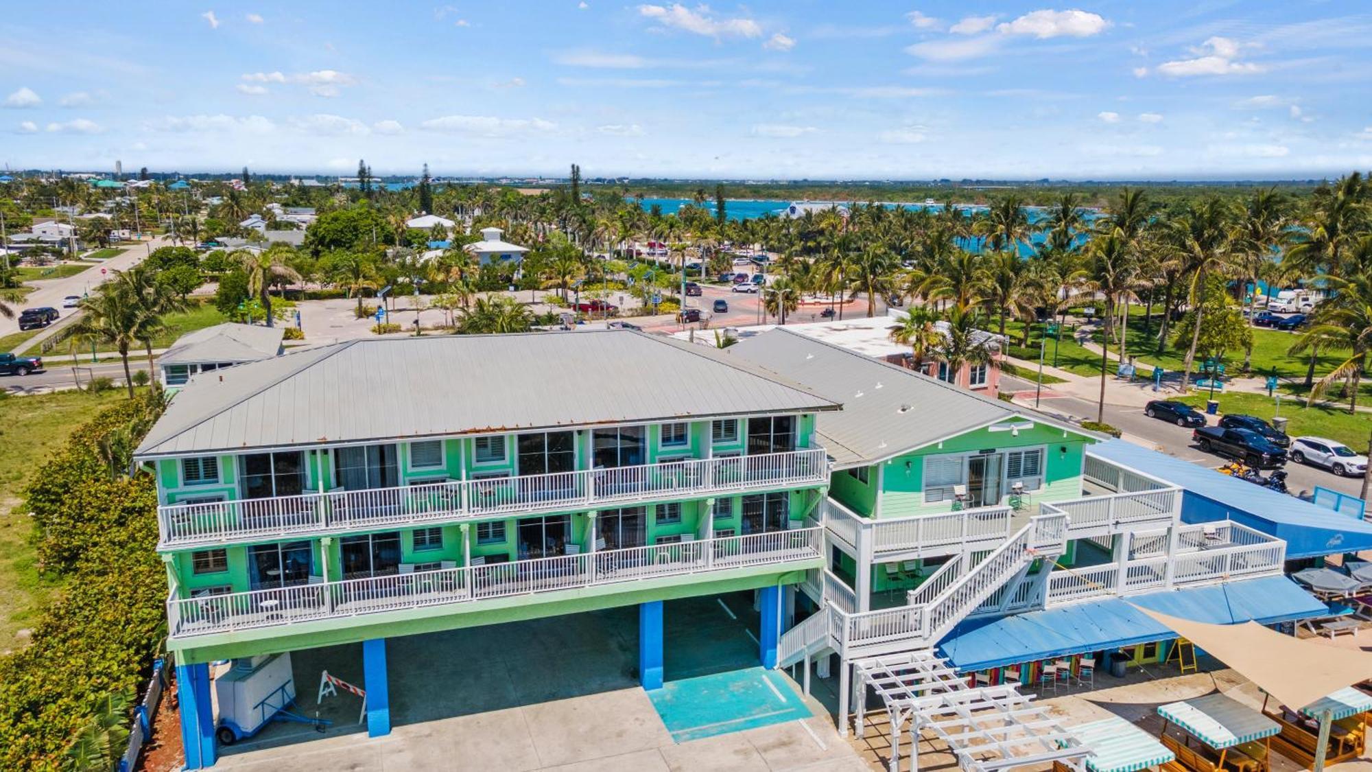 Ocean View Hotel Room With Balcony- King Bed #21 Fort Pierce Exterior photo