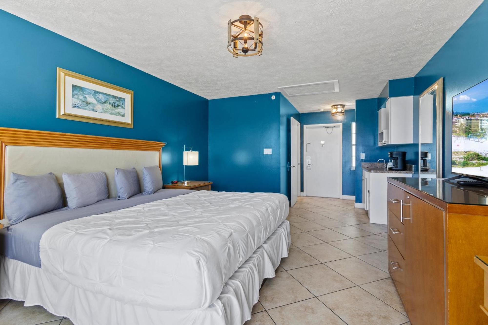 Ocean View Hotel Room With Balcony- King Bed #21 Fort Pierce Exterior photo