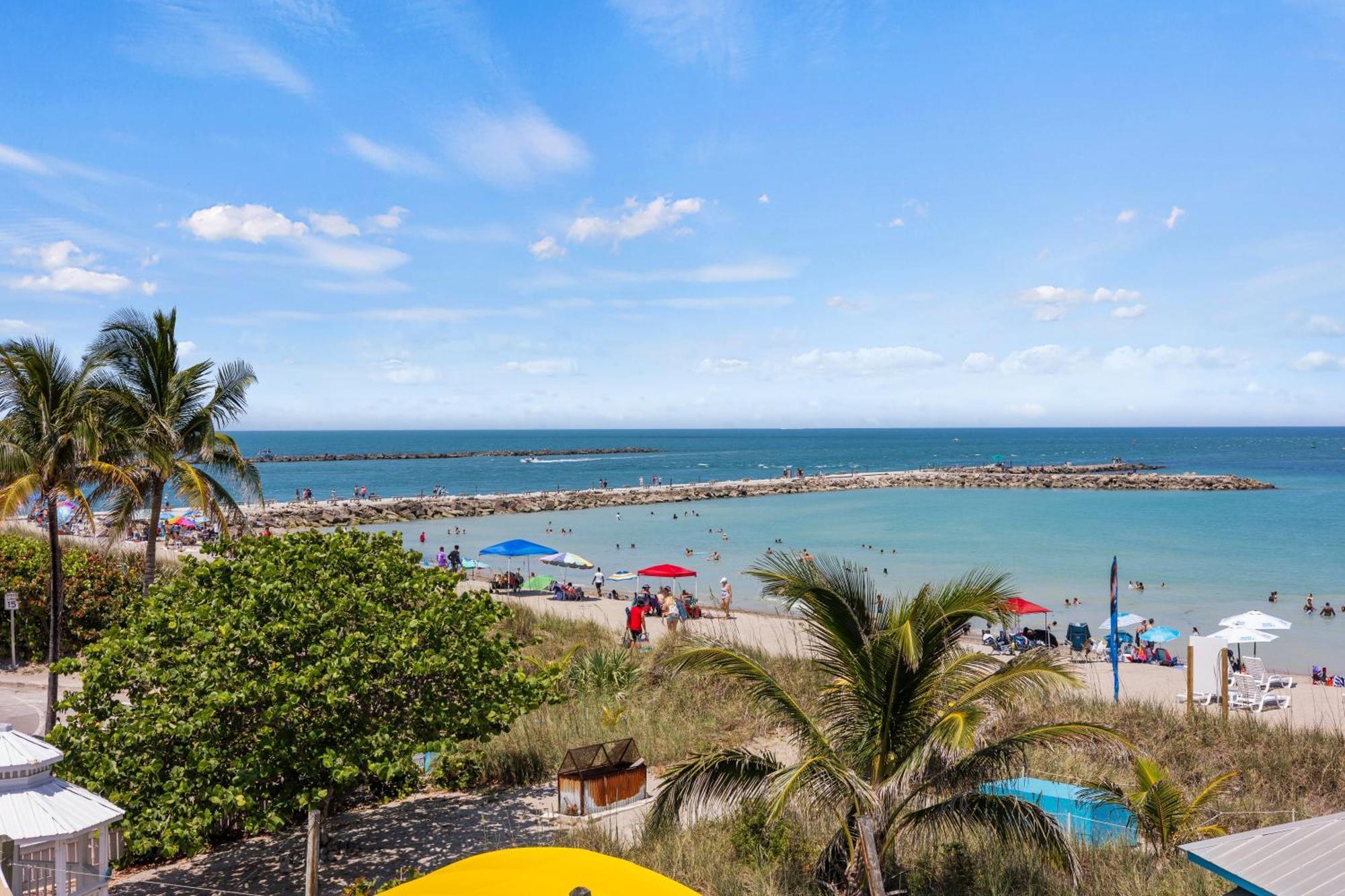 Ocean View Hotel Room With Balcony- King Bed #21 Fort Pierce Exterior photo